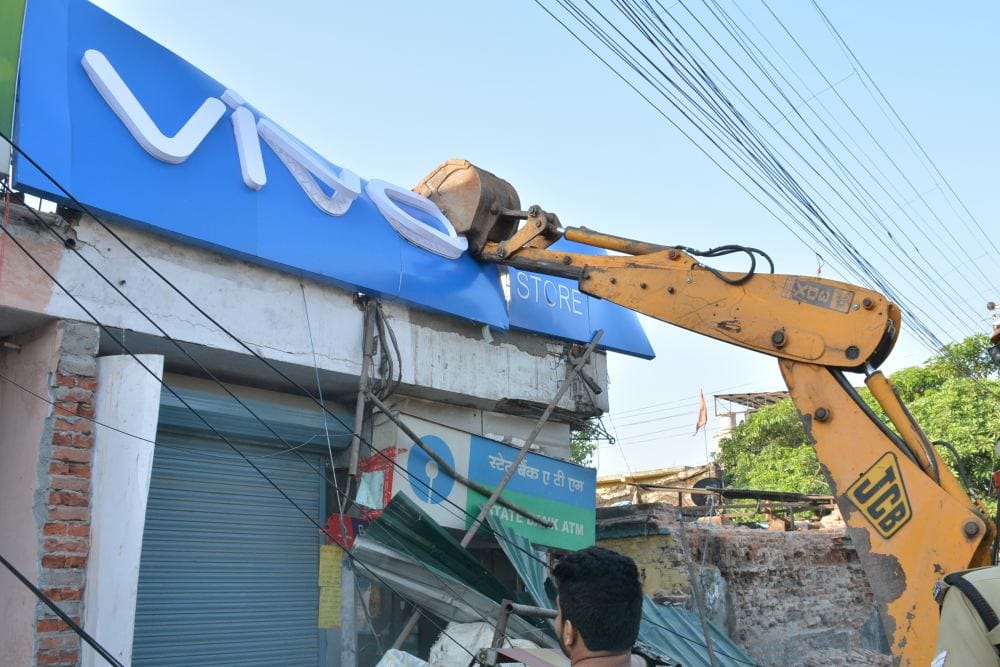 encroachment action by police and DM team in dehradun