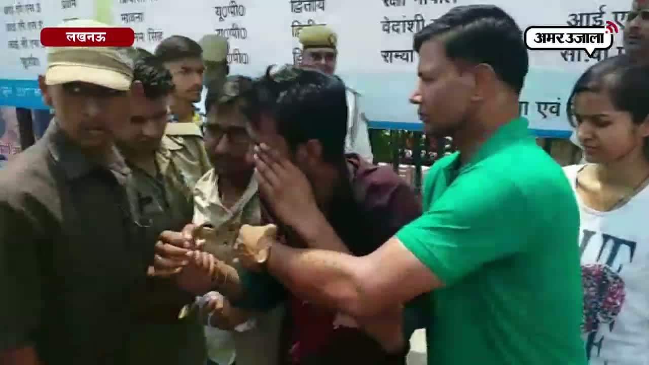 शोदहों की पिटाई