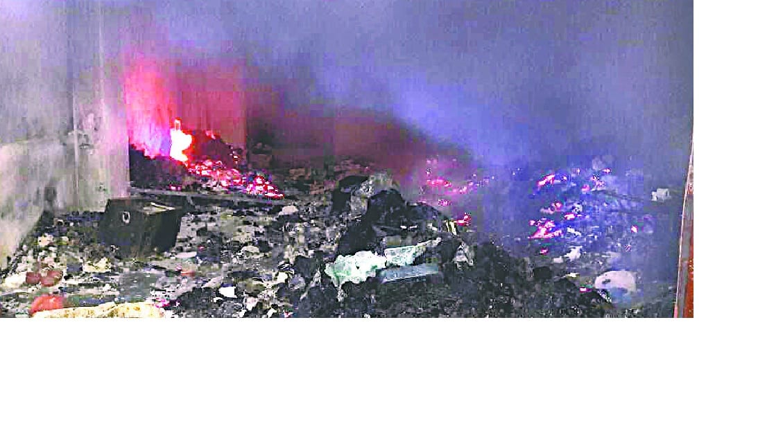Burn fire at the public service center, burn millions of goods