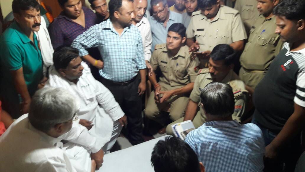 loot in firozabad from bangle merchant