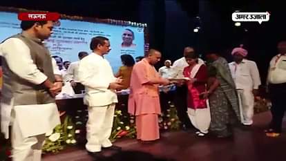 UP CHIEF MINISTER YOGI ADITYANATH AWARDED TOPPERS OF UP BOARD