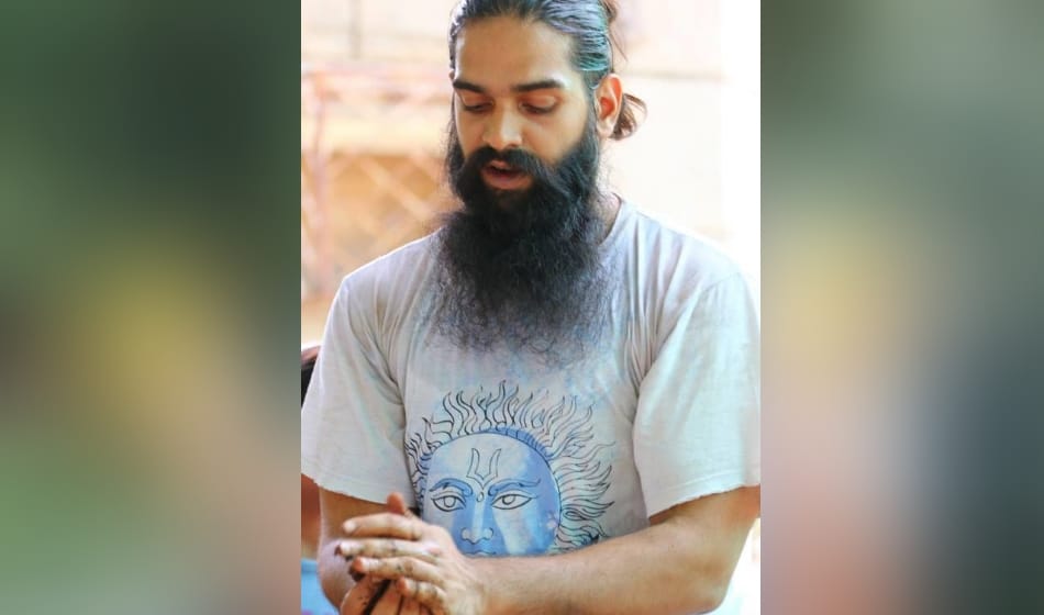 instead of throwing seeds after eating mango send to this delhi pilot, here is the reason