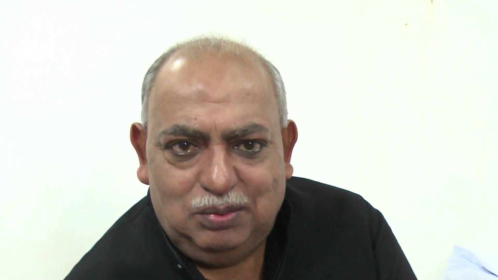 Poet Munawar Rana says Pen is for writing truth Telling truth and writing the truth will not stop