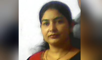 husband brutally murder wife infront of son in delhi
