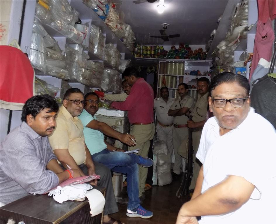south delhi mcd seized 3800 kg of polythene bags in 10 day drive