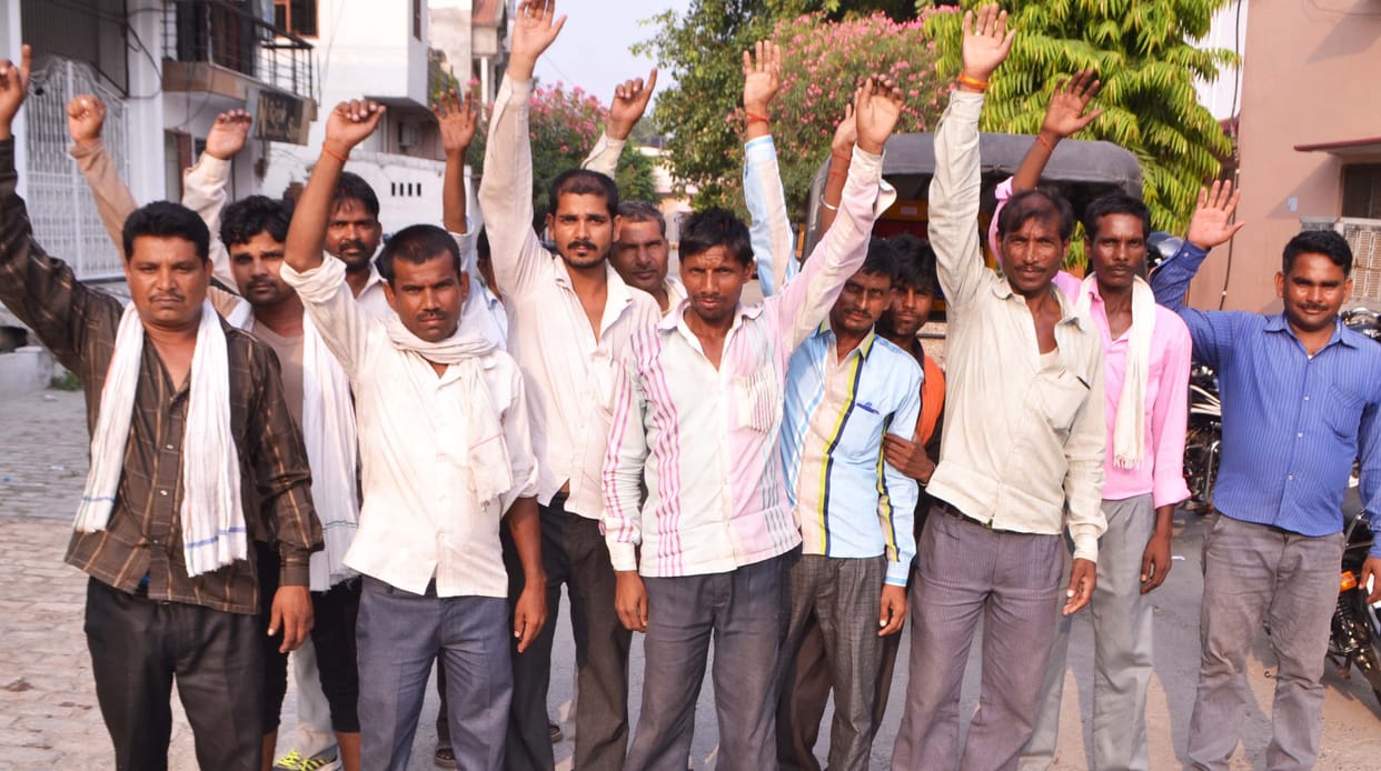 Protests against Magic drivers protest against Dharpakad
