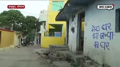 BJP workers allegedly write pro-BJP slogans on walls of residences