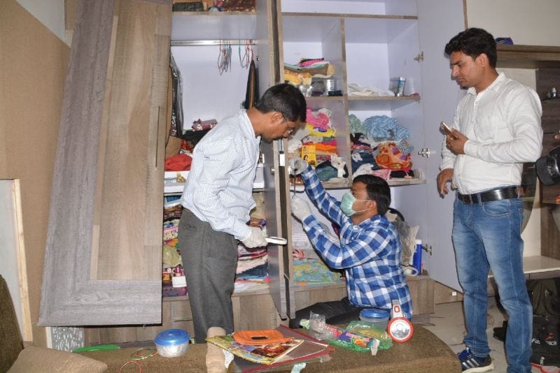 मकान के ताले तोड़कर गहने, नकदी समेत लाखों की चोरी