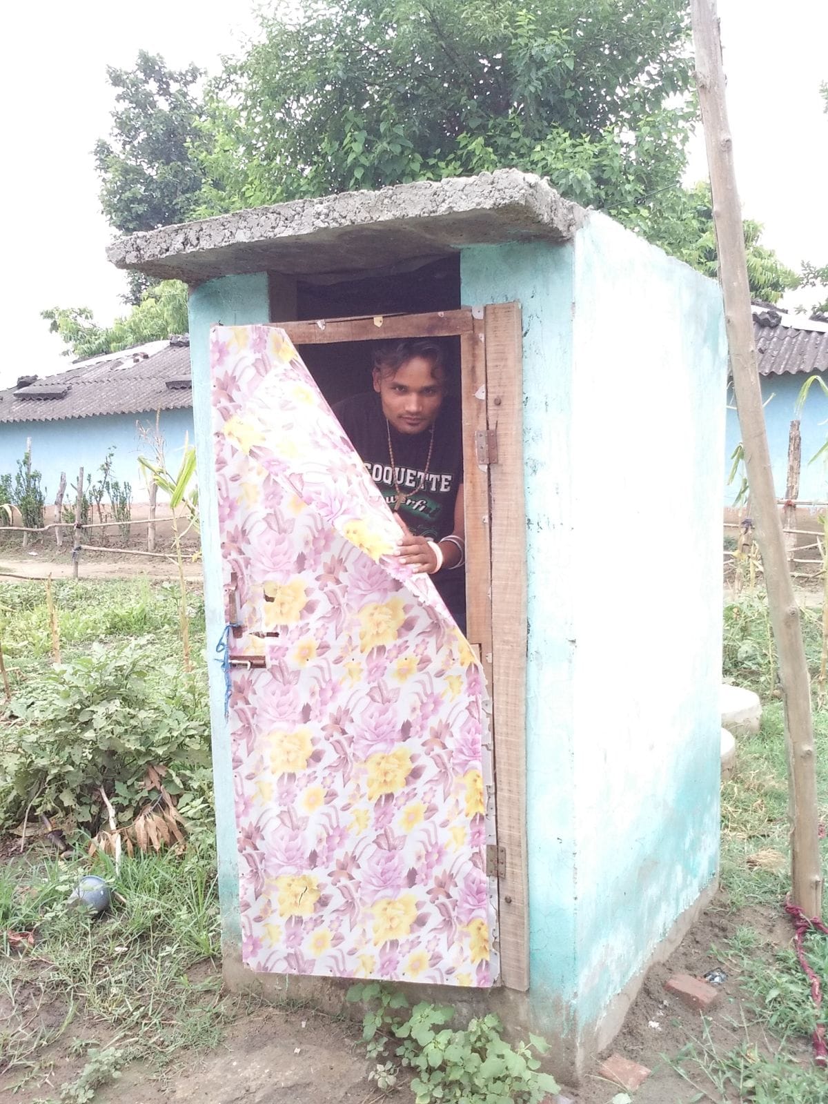 सचिव का वेतन रोका, दूसरे को दी चेतावनी