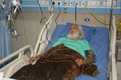 man gave poisen to sents in food and ran away after loot