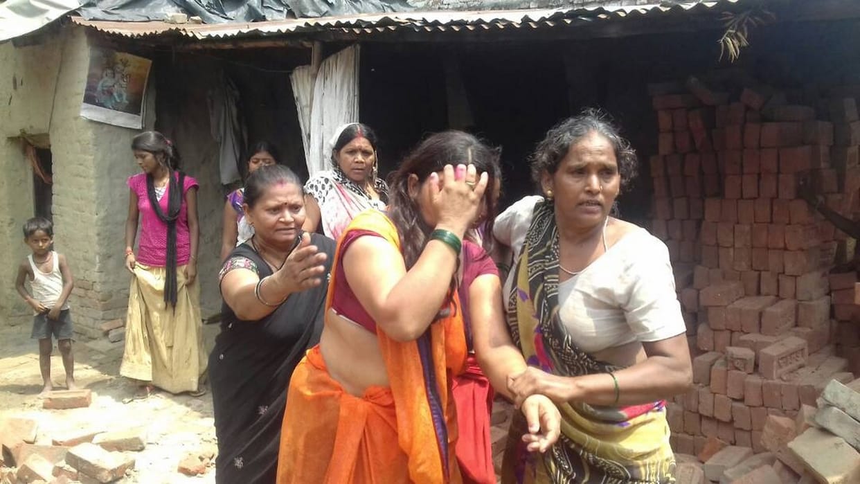 women trying to burn self at jaunpur