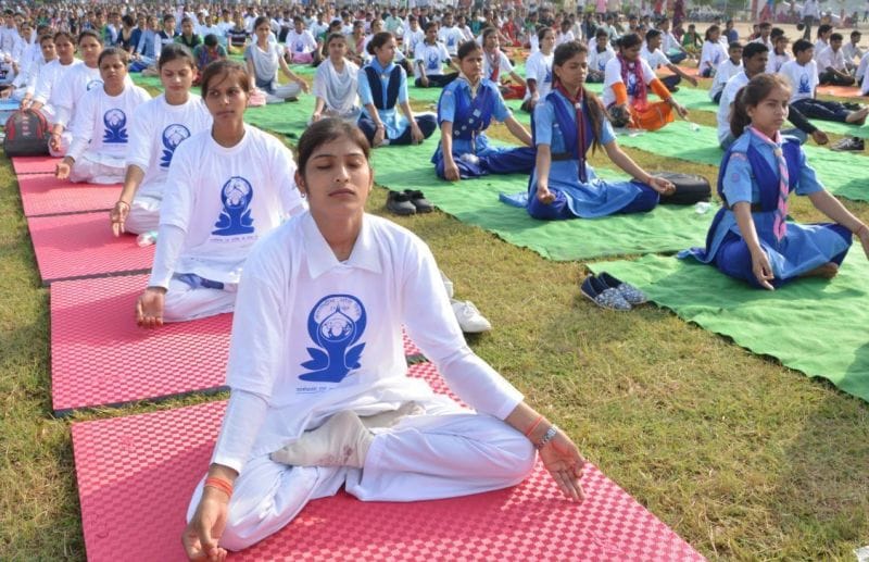 अपनाइये योग, बने रहेंगे निरोग