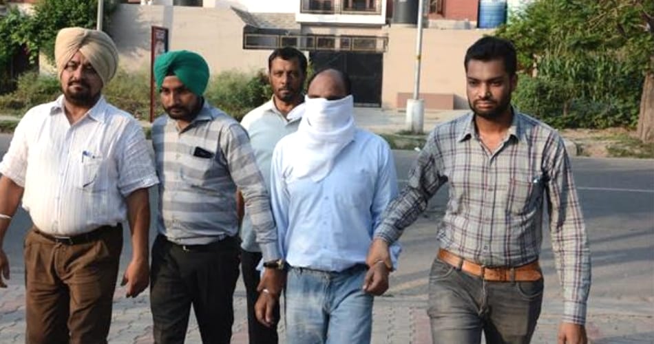 Gamada Senior Assistant arrest for taking bribe of 50 thousand 