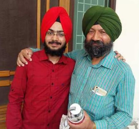 कुछ ऐसी है Neet के टॉपर नवदीप सिंह की लाइफ, जानें उनकी अनसुनी बातें ...