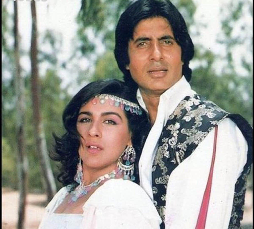 bollywood actor amitabh bachchan kissed amrita singh at a party 