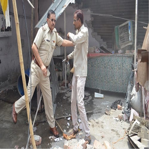 Corporation broke illegal shops, woman upset, view Photos