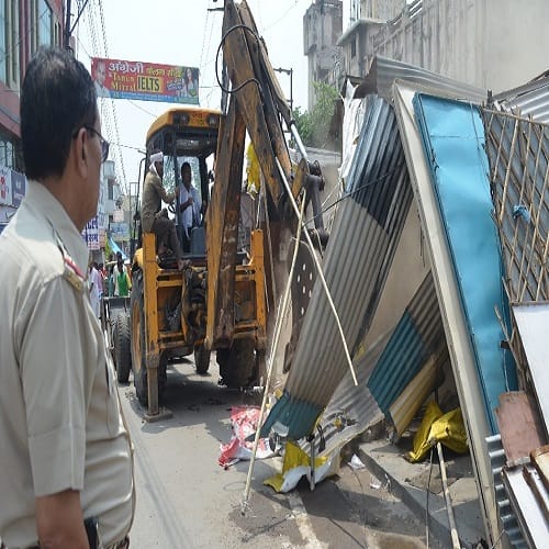Corporation broke illegal shops, woman upset, view Photos