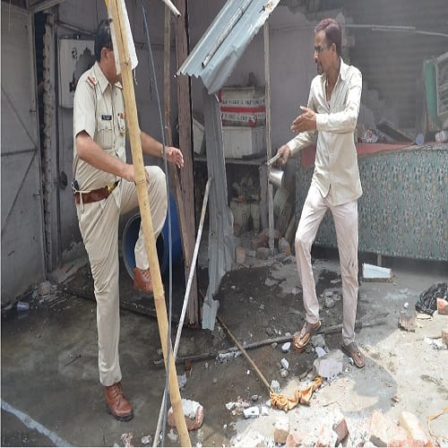 Corporation broke illegal shops, woman upset, view Photos