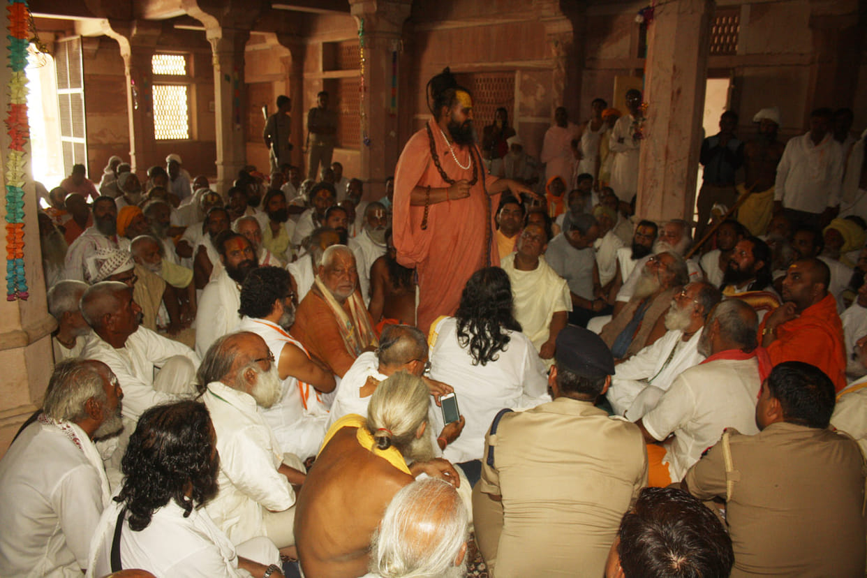 संतों का अल्टीमेटम 24 घंटे में गिरफ्तार हो जहर देने वाला