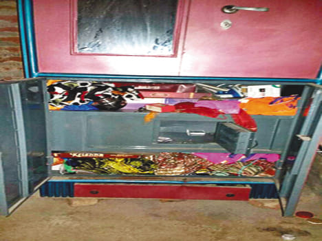 theft five lakh saman