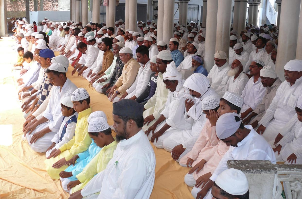 alvida namaj, a large number of people pray for peace 