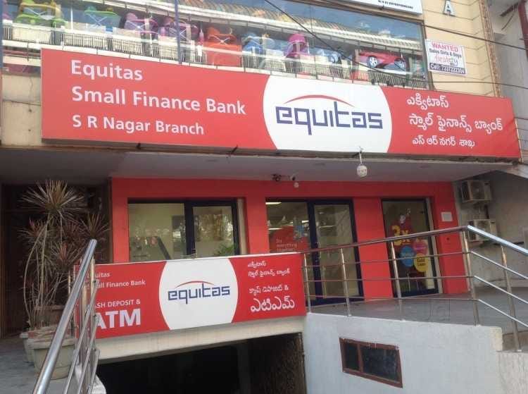 these banks offering 7.25 interest on saving bank account and free atm transactions