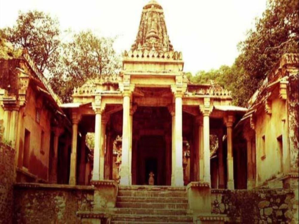 mysterious lord shiva temple in uttarakhand