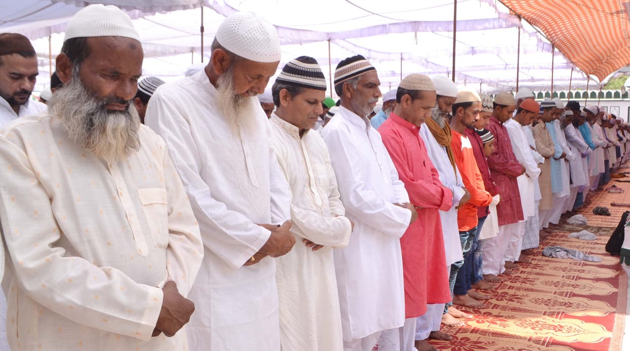 Goodbye prayers offered by Akidat-i-Ahaatram