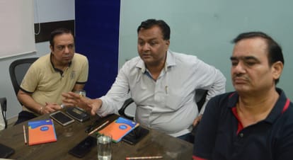 garment factories should come under GST not small businessman.