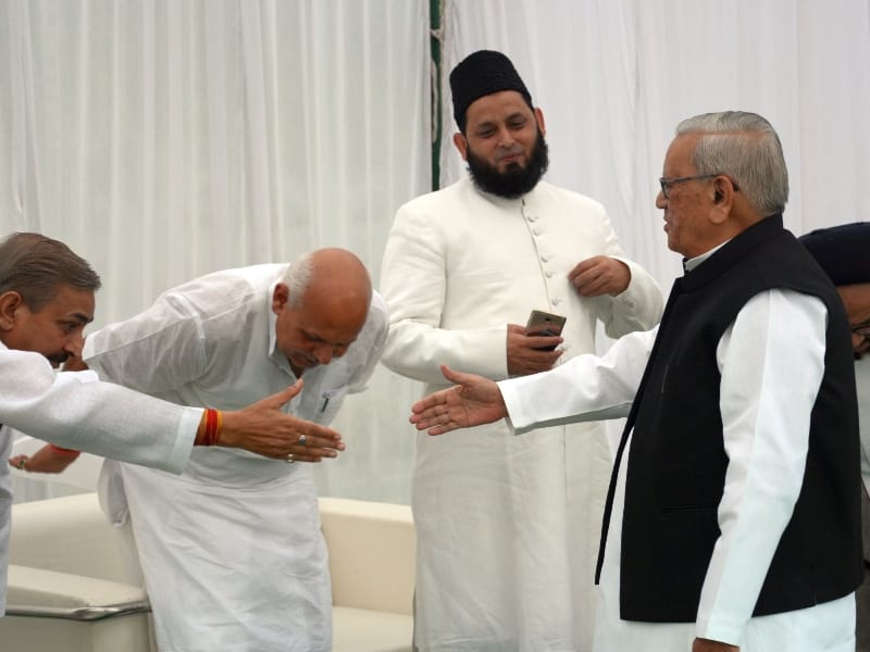 Uttar Pradesh governor hosts iftar party in governor house.