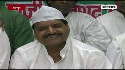 sp leader shivpal yadav attends roja iftar party in Kanpur