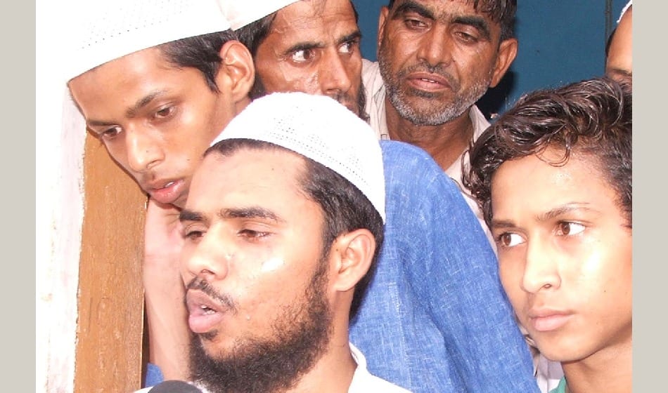 man stabbed to death for not allegedly carrying beef but to occupy seat in train