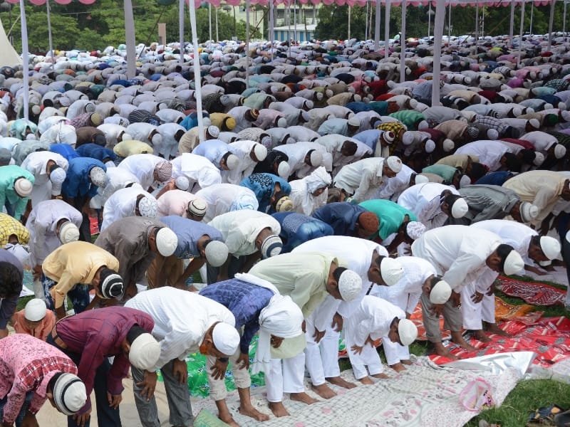 muslims perform namaz on friday in Lucknow.