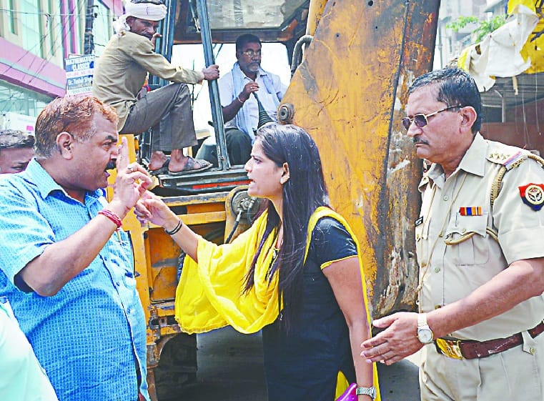 nigam team demolish illegal shop