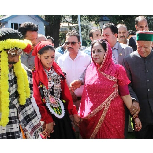 cm Virbhadra singh celebrates his 84th birthday