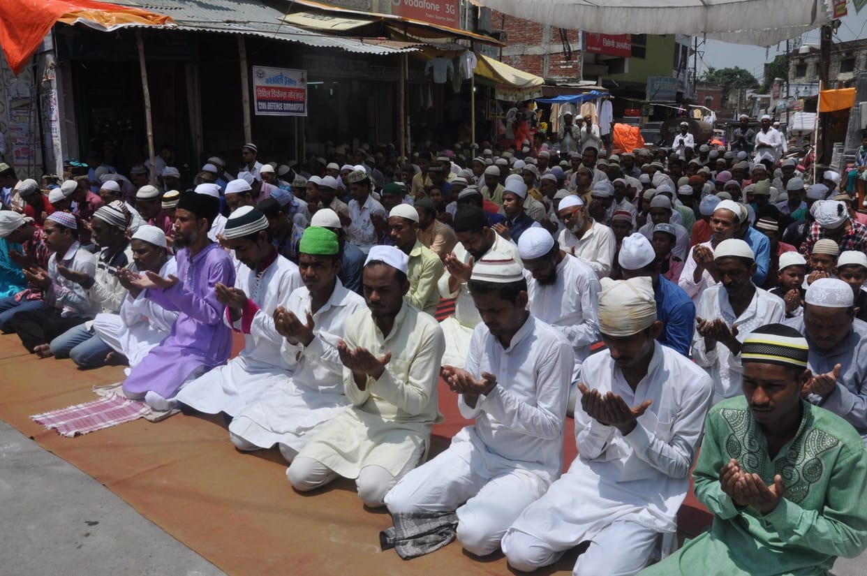 अल्लाह की बारगाह में किया सज्दा, मांगी अमन की दुआ