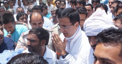 congress said, modi should give answer about corrupted BJP leaders 