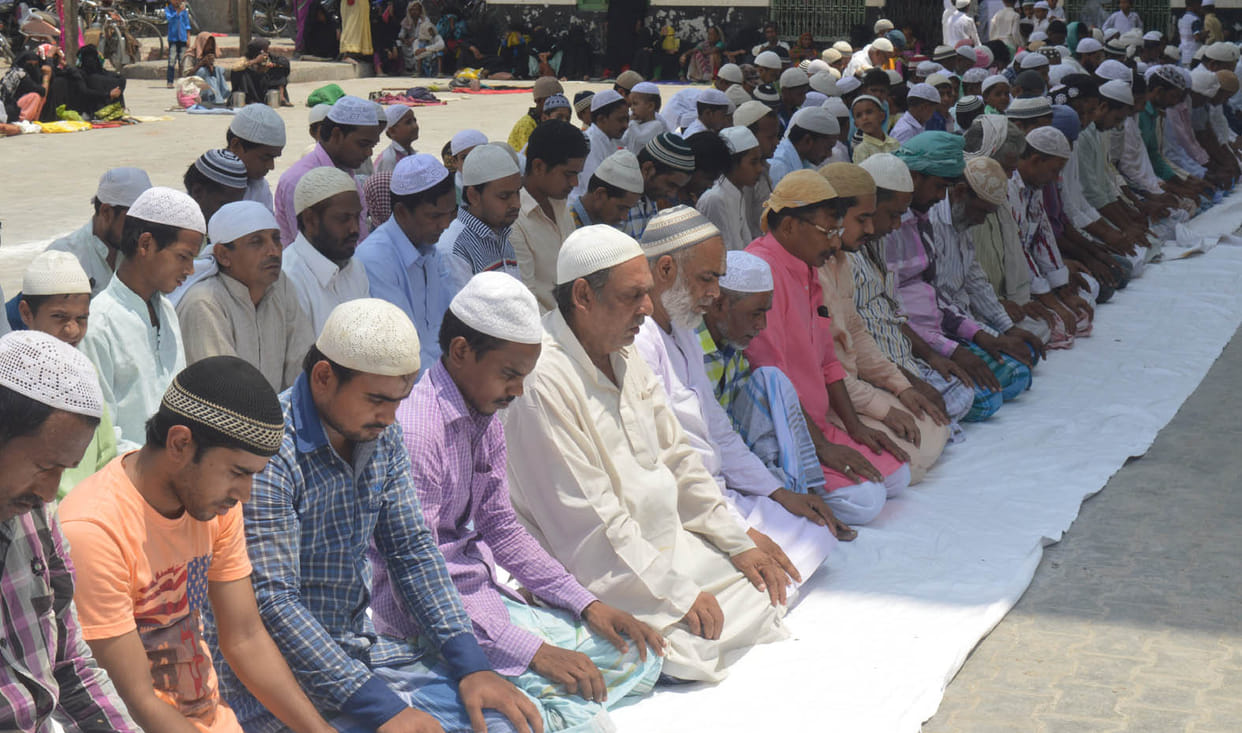 Goodbye prayers with devout