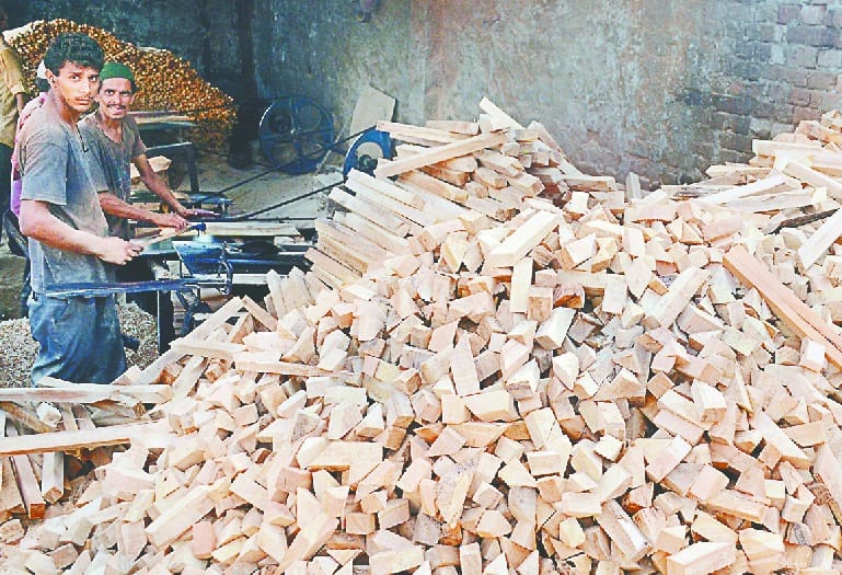 illegal saw machine operating in city