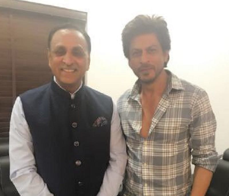 shah rukh khan met guajrat chief miister vjay rupani for jab harry met sejal promotion