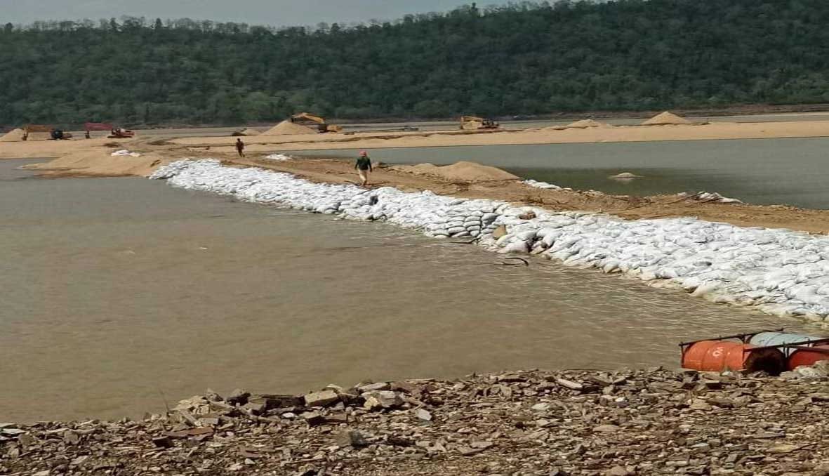Son river stopped for illeagal sand mining in sonebhadra
