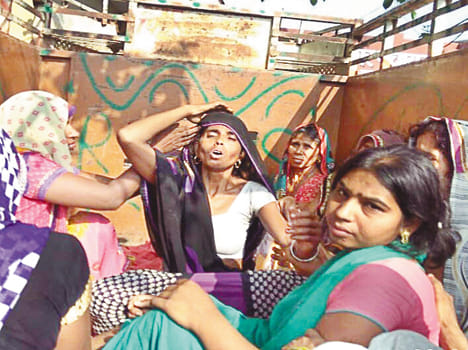 Petrol pump worker dies in grip of truck