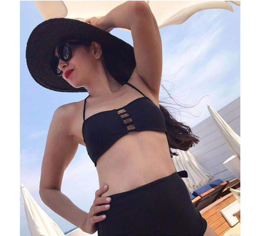 Karisma Kapoor looks absolutely STUNNING in a two-piece photo viral in social media