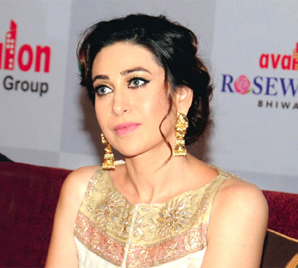 karishma kapoor debut film was flop and then she has no work 