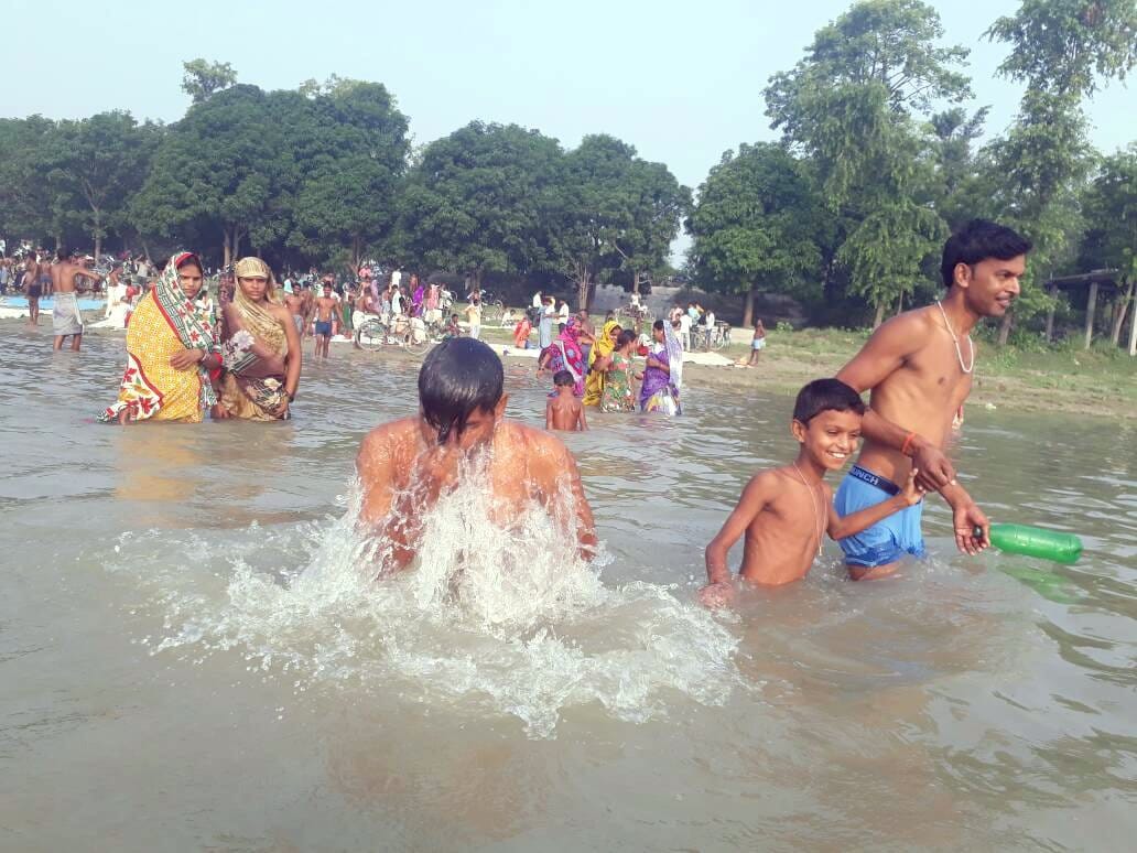 Duplication of reverence in Saryu on Asadhi Amavasya