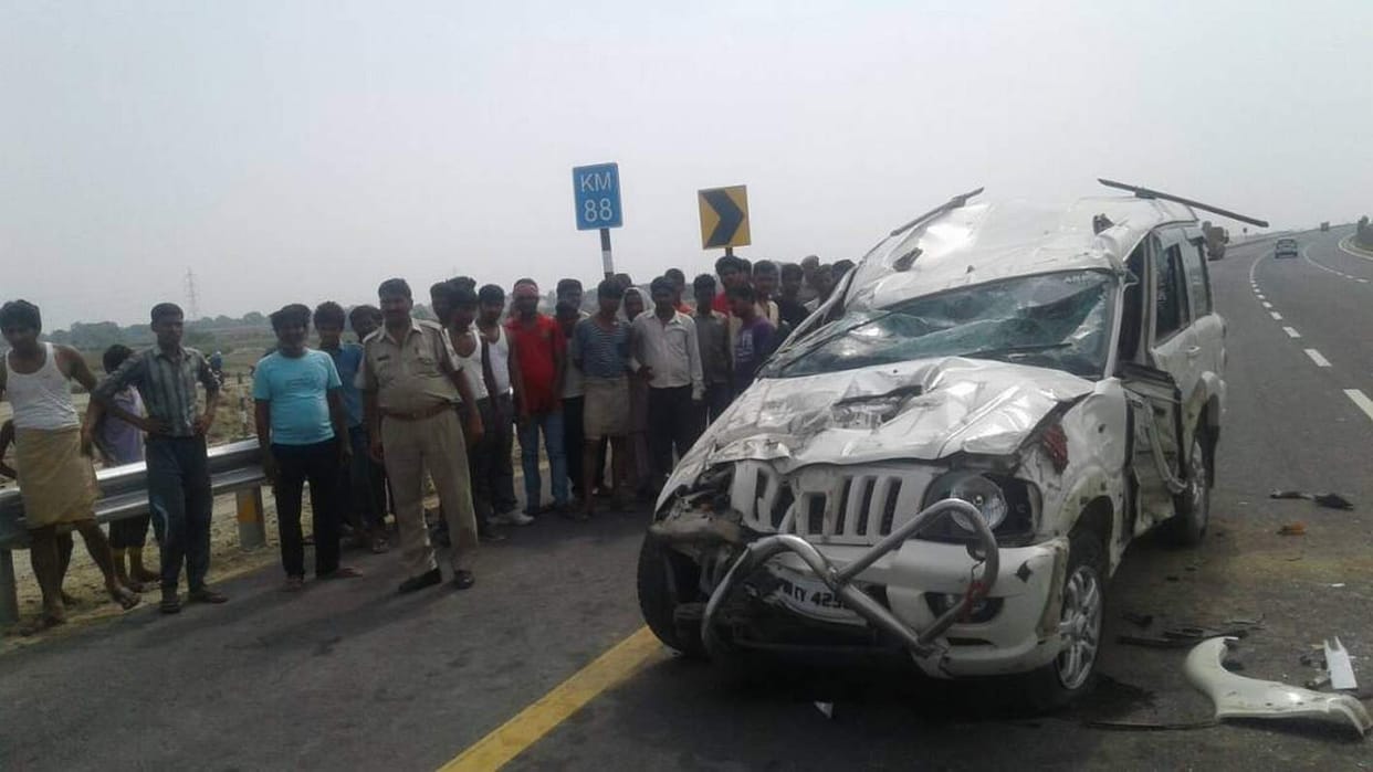old man died in accident on agra lucknow expressway in mainpuri