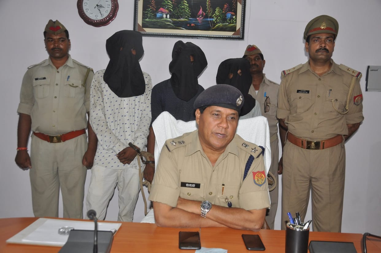 चोरी की चार बाइक के साथ तीन गिरफ्तार