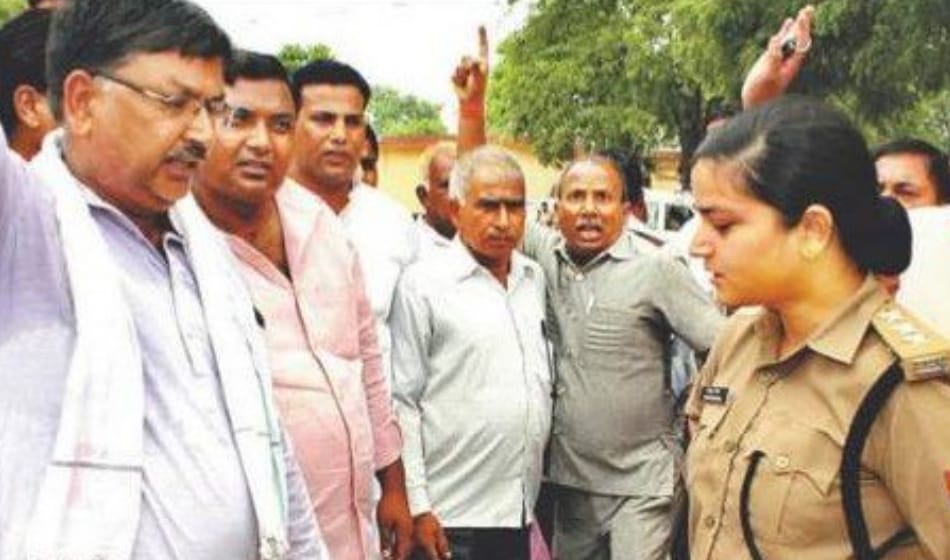 lady dsp who cuts bjp leader challan in bulandshahr is transferred, tells her emotions on facebook