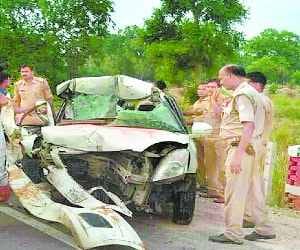 Car tradesman killed, two injured in car tractor-trolley