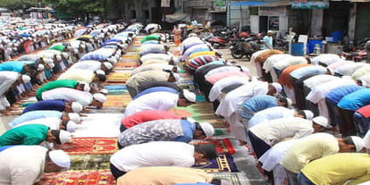 on the occasion of eid havy discounts in the market